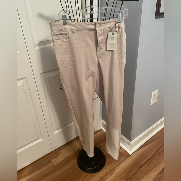 New Listing! Maurices Jeggings Size XL Short - Picture 1 of 3